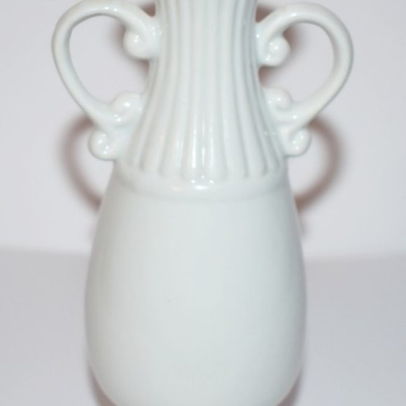 Vintage Porcelain Vase With Bird Couple Pattern - Picture 2 of 2